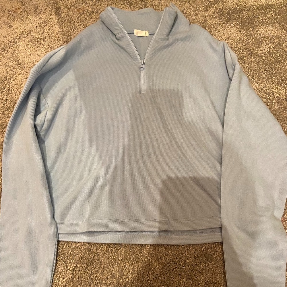 Baby blue XS cropped zip up long sleeve shirt!